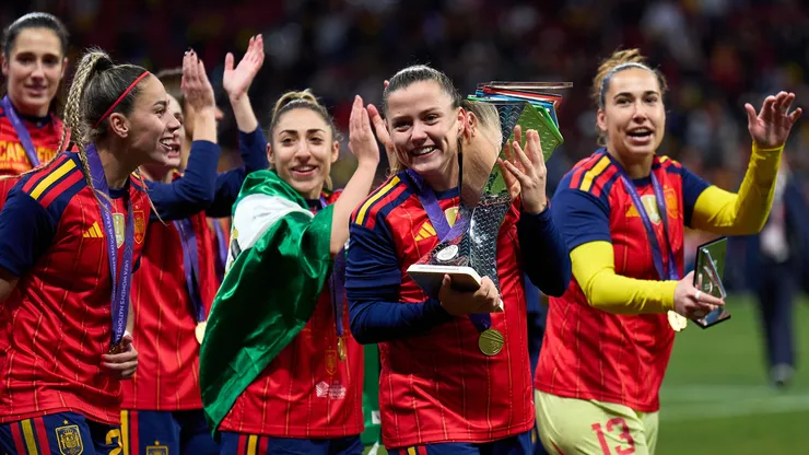 Claudia Pina se emociona com o seu primeiro título pela Espanha - Foto: Angel Martinez/Getty Images