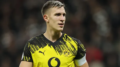 Nico Schlotterbeck em campo pelo Borussia Dortmund. Foto: Alex Grimm/Getty Images