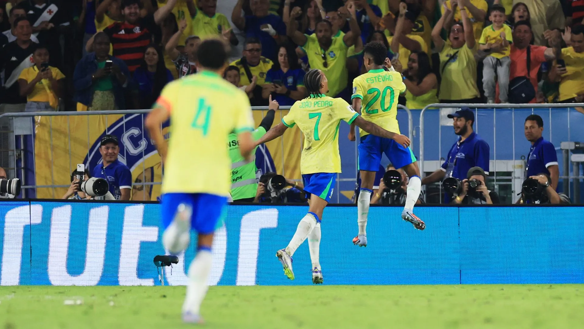 Brasil comemora após marcar gol durante as eliminatórias da Copa do Mundo. Foto: Buda Mendes/Getty Images