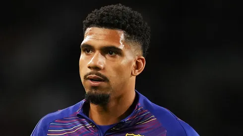 Barcelona quer vender Ronald Araújo para comprar atacante. (Foto: Alex Caparros/Getty Images)