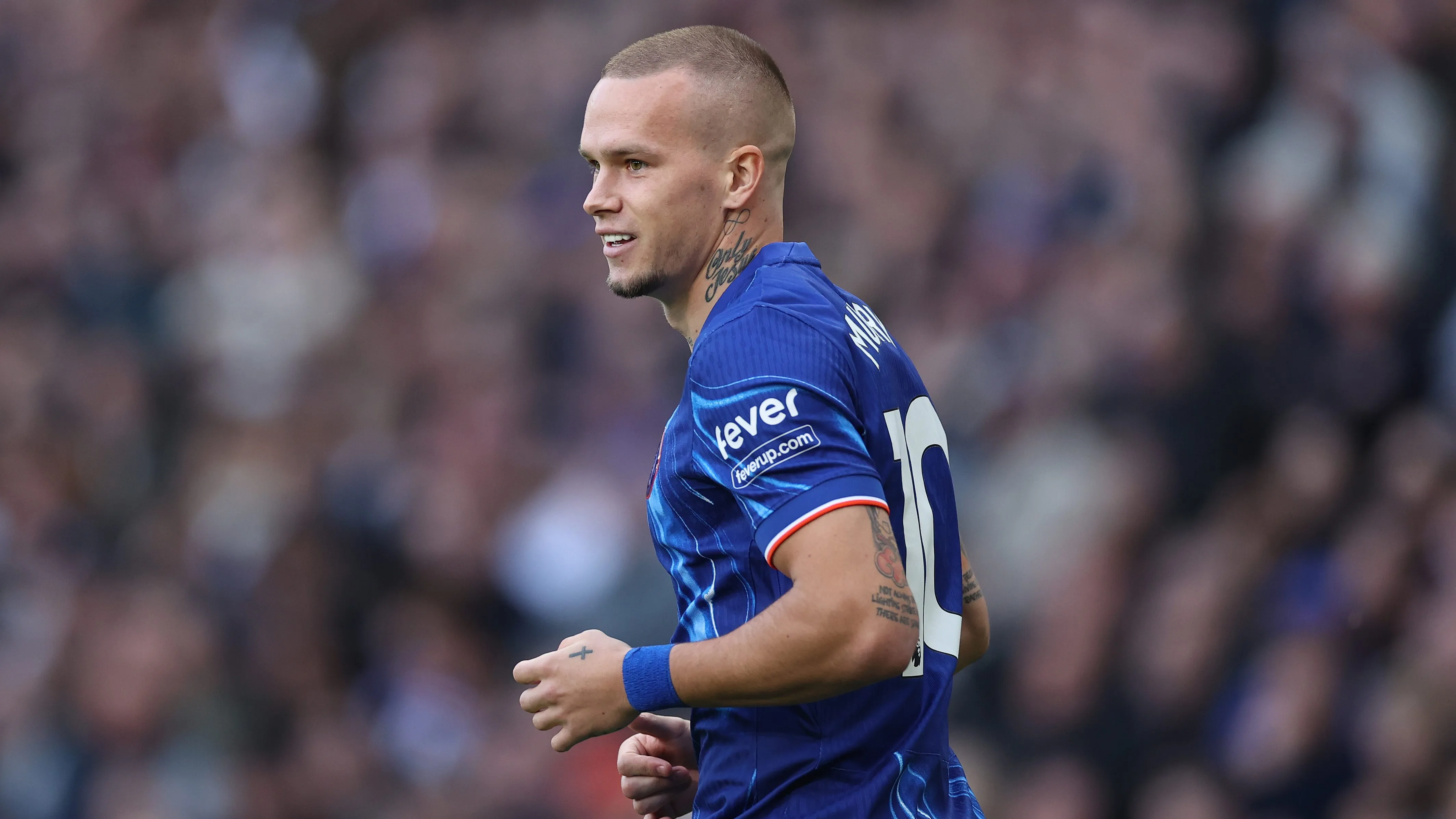 Mudryk com camisa azul em jogo do Chelsea. Foto: Ryan Pierse/Getty Images