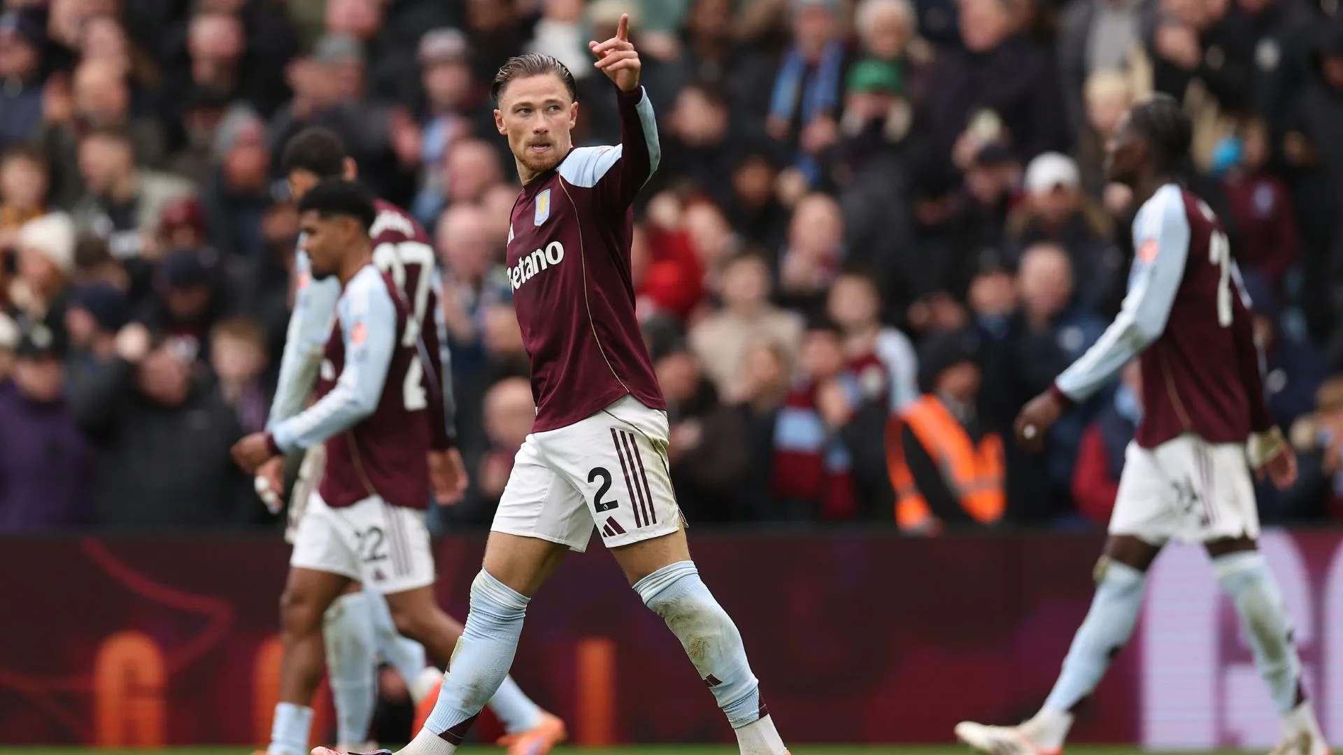Cash abriu o placar para o Aston Villa (foto: Alex Pantling/Getty Images)