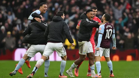 Buendía (camisa 10) fez o gol decisivo do jogo entre Aston Villa e Arsenal