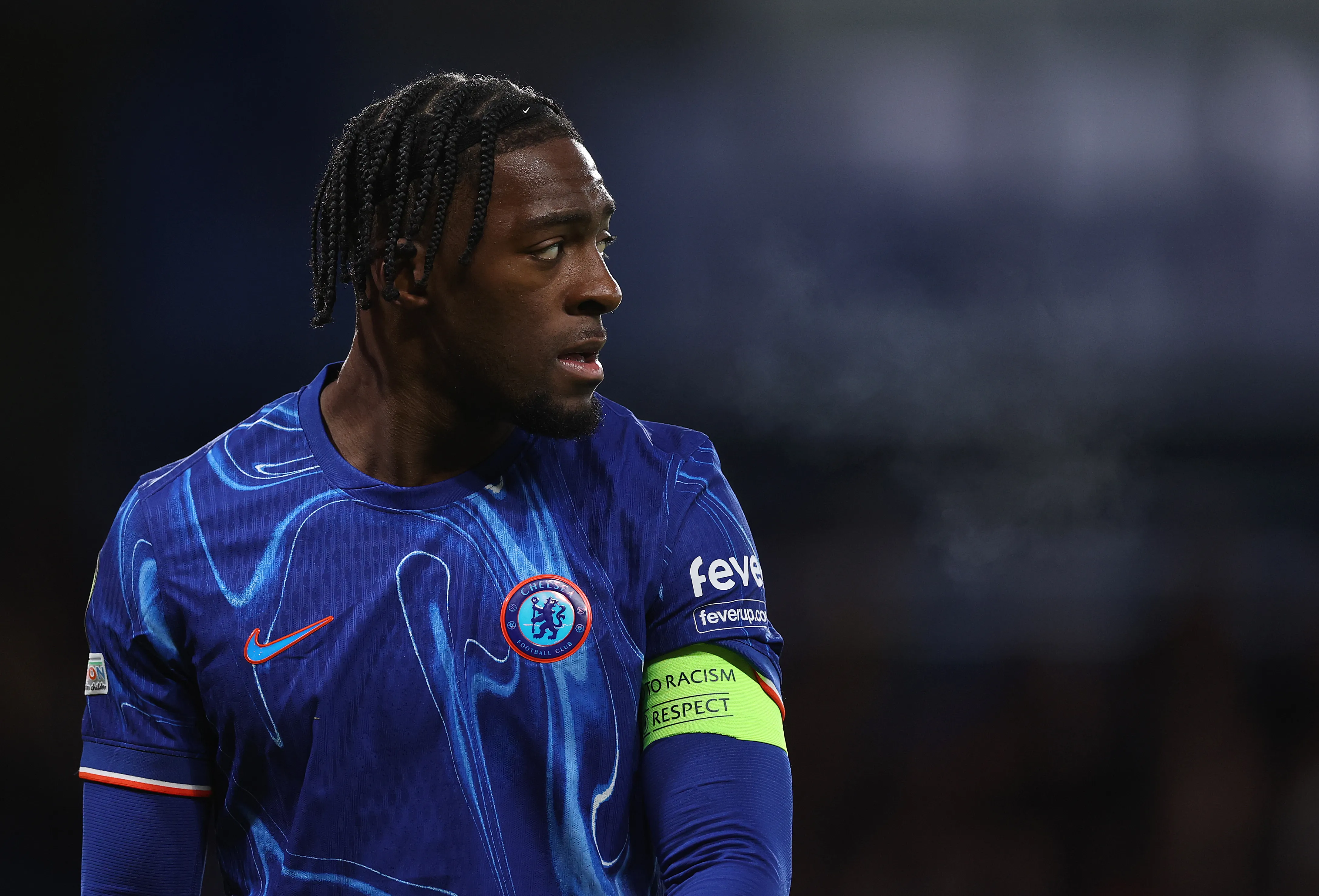 Axel Disasi, zagueiro do Chelsea, quer deixar o clube por falta de oportunidades. Agora, de acordo com o L’Equipe, o Lyon tem interesse no jogado francês de 27 anos (Foto: Julian Finney/Getty Images)