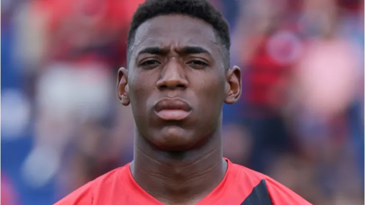 Léo Pelé recebe sondagem do León e pode deixar o Athletico Paranaense. Foto: Robson Mafra/AGIF
