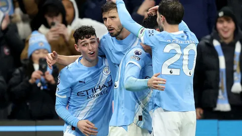 Jogadores do Manchester City comemoram gol. Matt McNulty/Getty Images.