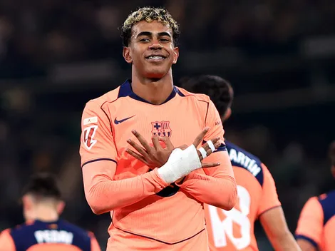 Lamine Yamal muda de posição no Barcelona e marca gol 'ala Neymar'