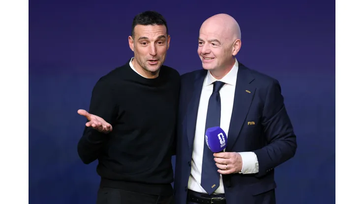 Infantino, presidente da FIFA, pede desculpas a Scaloni por incidente na Copa do Mundo. (Foto: Dan Mullan/Getty Images)