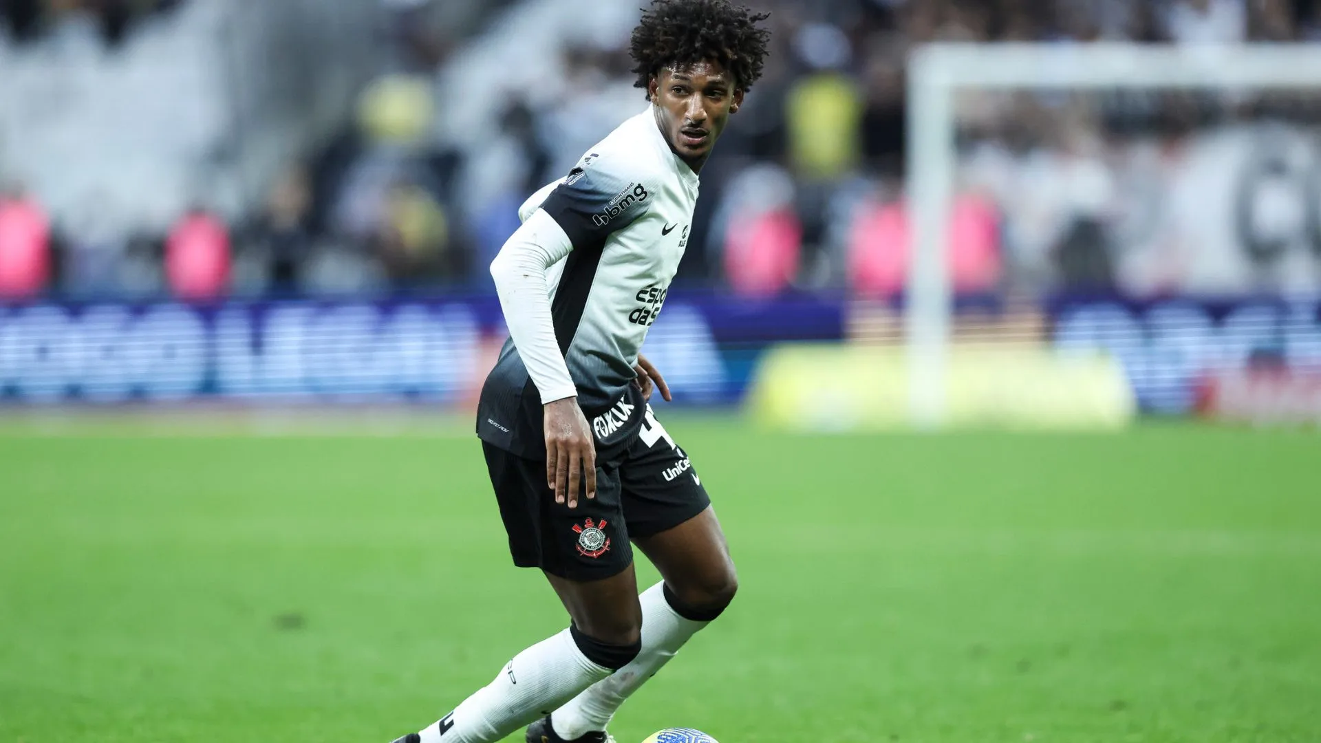 Talles Magno em jogo do Corinthians (foto: Alexandre Schneider/Getty Images)