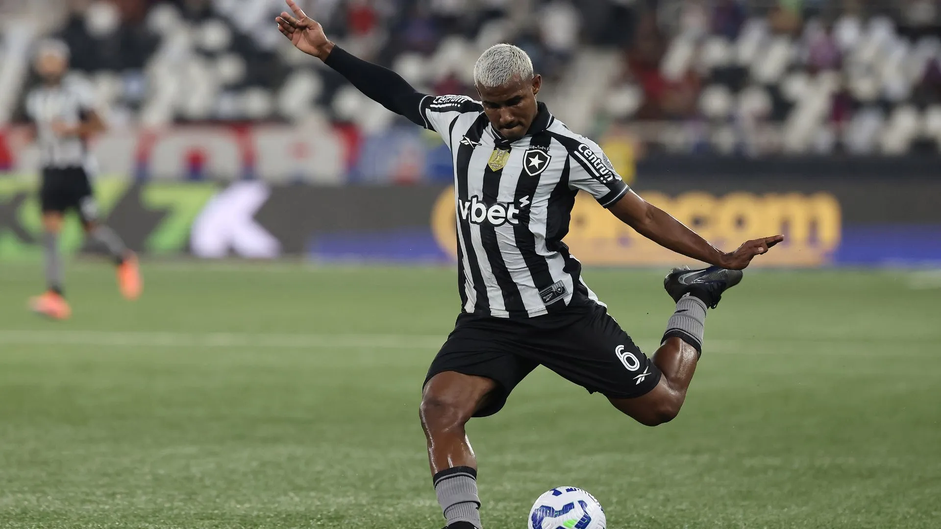 Cuiabano entra no radar do Vasco após voltar ao Nottingham Forest (Foto: Wagner Meier/Getty Images)