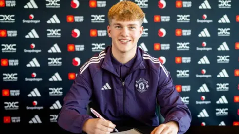 Charlie Hardy assinou com o Manchester United