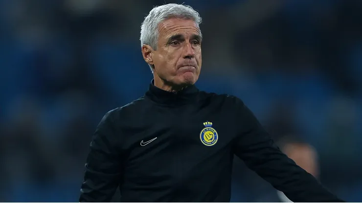 Luís Castro está em negociações para assumir o Grêmio. (Photo by Yasser Bakhsh/Getty Images)