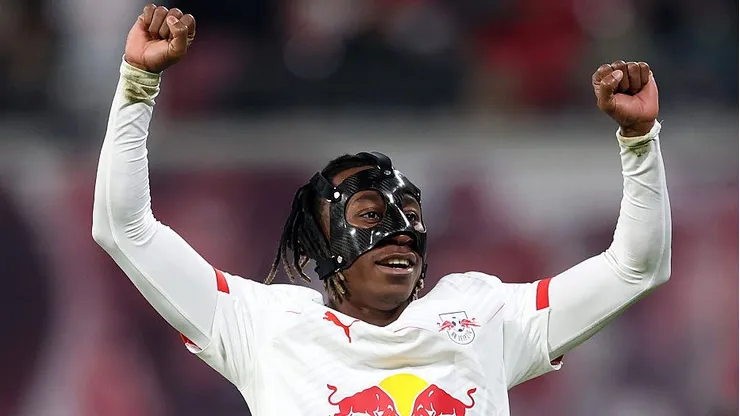 Yan Diomande, do RB Leipzig, pode custar R$630 milhões aos cofres do clube europeu que quiser avançar por sua contratação. Manchester City é um dos interessados (Foto: Maja Hitij/Getty Images)