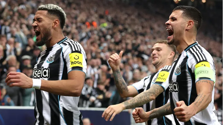 Joelinton e Bruno Guimarães comemoram gol do Newcastle (Stu Forster/Getty Images)