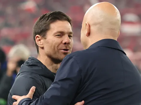 Xabi Alonso e Arne Slot disputam jogo da vida