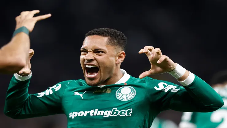 Vitor Roque, do Palmeiras, comemora gol contra o Corinthians - Miguel Schincariol/Getty Images