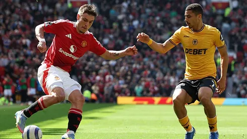 Jogadores de Wolverhampton x Manchester United. Times se enfrentam nesta segunda (08), pelo encerramento da 15ª rodada da Premier League (foto: Matt McNulty/Getty Images)
