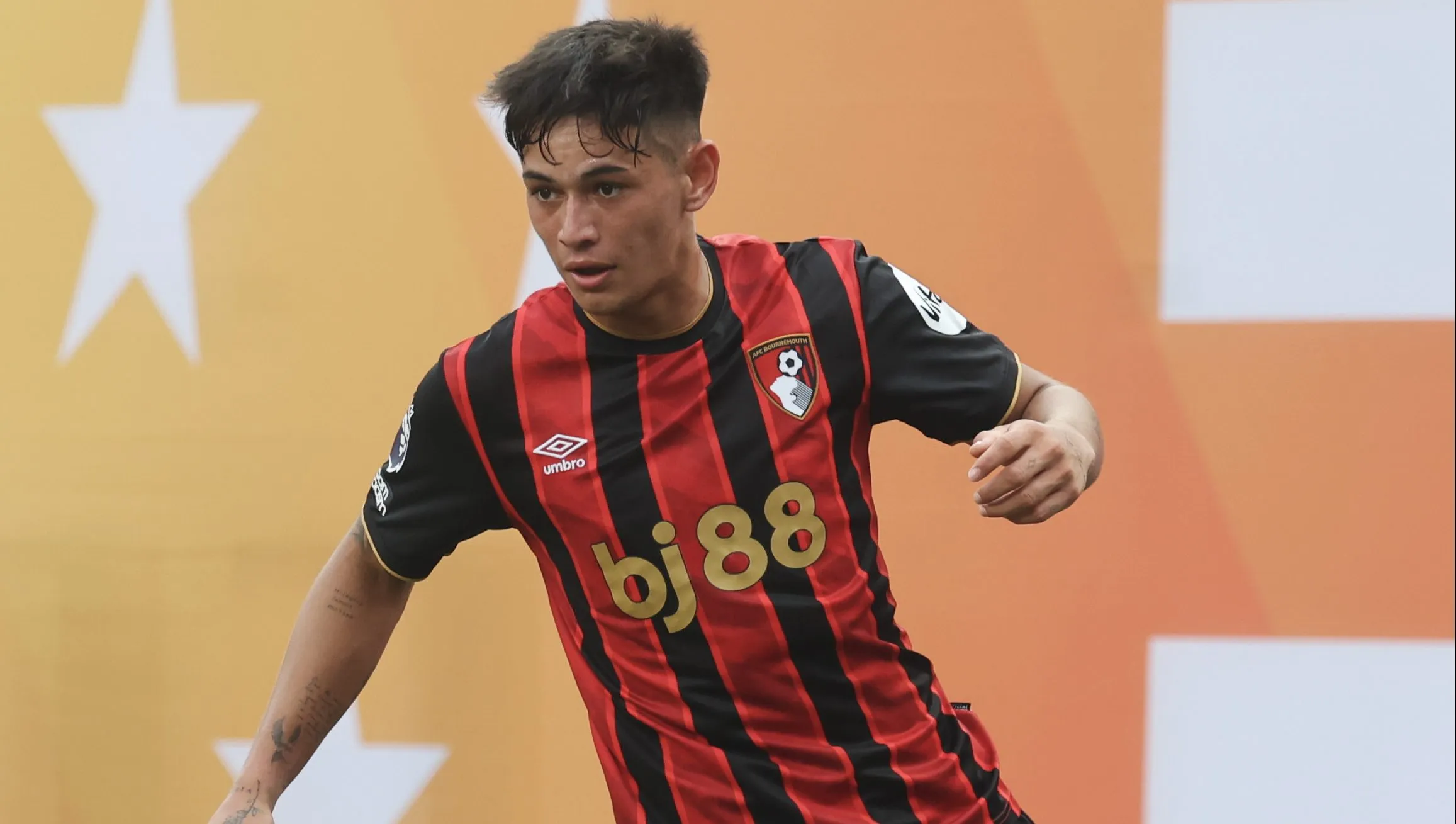 Julio Soler, alvo do River Plate, em jogo do Bournemouth. Foto: Vincent Carchietta/Getty Images