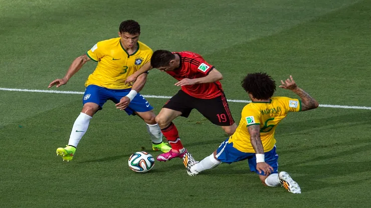 Marcelo e Thiago Silva em lance da Copa do Mundo de 2014 contra o México - Miguel Tovar/Getty Images