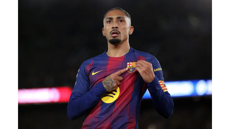 Raphinha não deve deixar o Barcelona para defender clube na Arábia Saudita em 2026 (Foto: Eric Alonso/Getty Images)