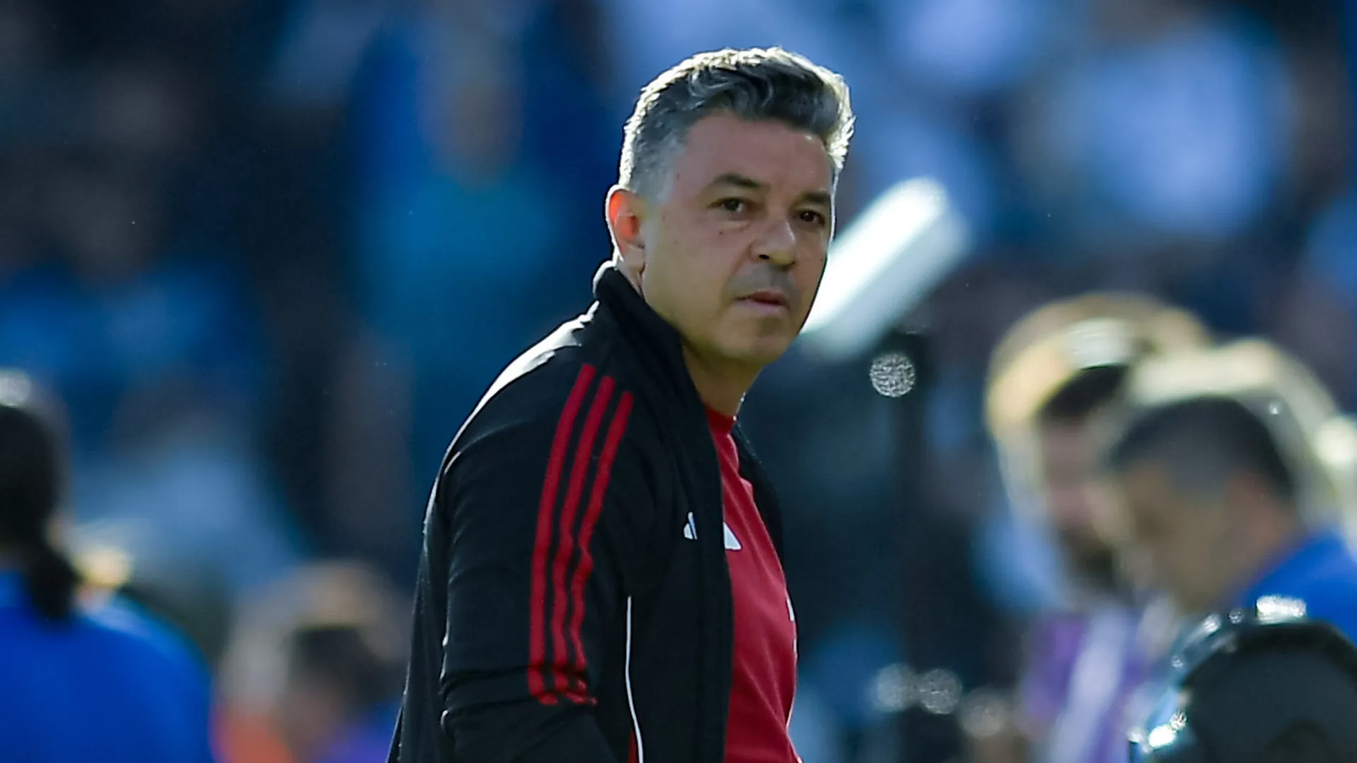 Marcelo Gallardo olha para o lado durante partida pelo River Plate