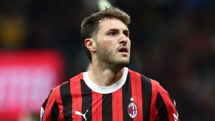 Santiago Giménez, atacante do Milan (Photo by Marco Luzzani/Getty Images)
