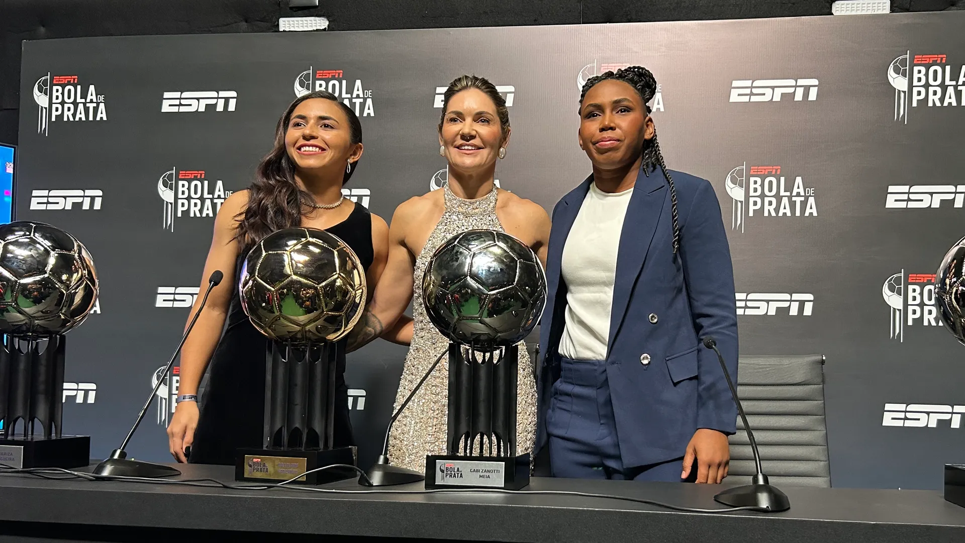Gabi Zanotti conquistou a Bola de Ouro da ESPN da melhor jogadora do Brasileirão Feminino 2025 - Foto: Divulgação/Somos Fanáticos