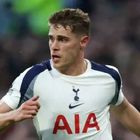 Liverpool pode contratar Van de Ven, do Tottenham