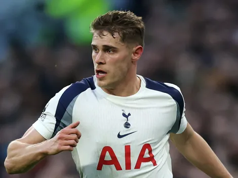 Liverpool pode contratar Van de Ven, do Tottenham