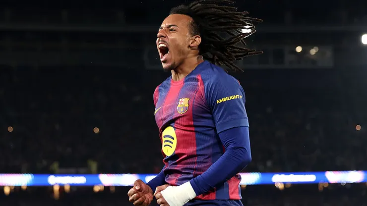 Koundé foi o grande nome do jogo. Judit Cartiel/Getty Images.
