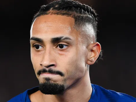 Raphinha é alvo de críticas da torcida do Barcelona na Champions League