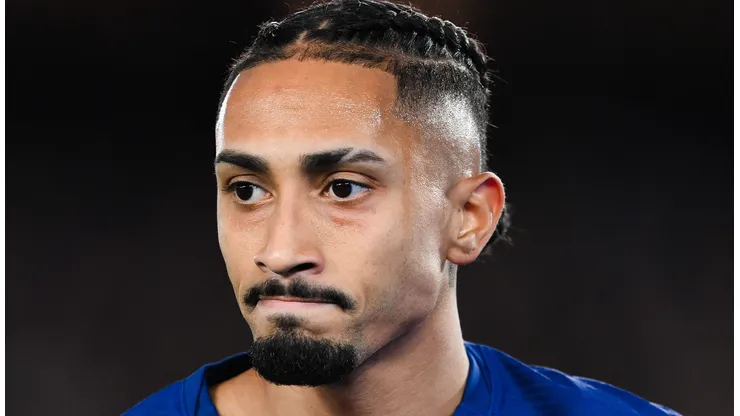 Raphinha é alvo de críticas da torcida do Barcelona na Champions League. (Foto: David Ramos/Getty Images)