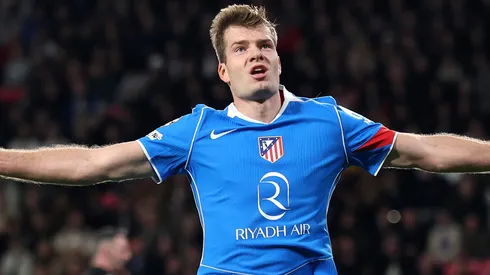 Sorloth comemora importante gol para o Atlético de Madrid. (Photo by Lars Baron/Getty Images)