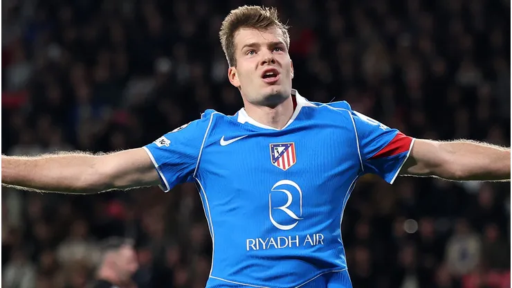 Sorloth comemora importante gol para o Atlético de Madrid. (Photo by Lars Baron/Getty Images)