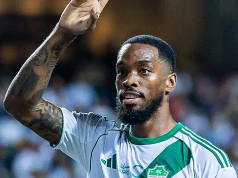 Ivan Toney, do Al-Ahli, é preso após cabeçada em torcedor