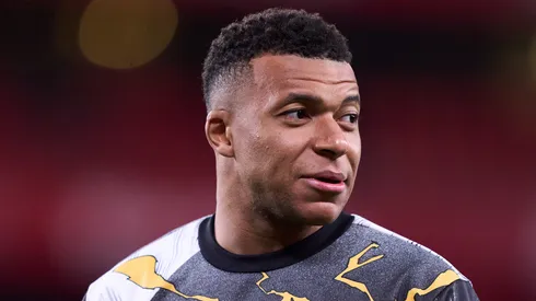 Kylian Mbappé recuperado e liberado para a final da Supercopa frente ao Barcelona. (Foto: Juan Manuel Serrano Arce/Getty Images)