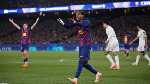 Lamine Yamal gesticula em jogo do Barcelona (Eric Alonso/Getty Images)