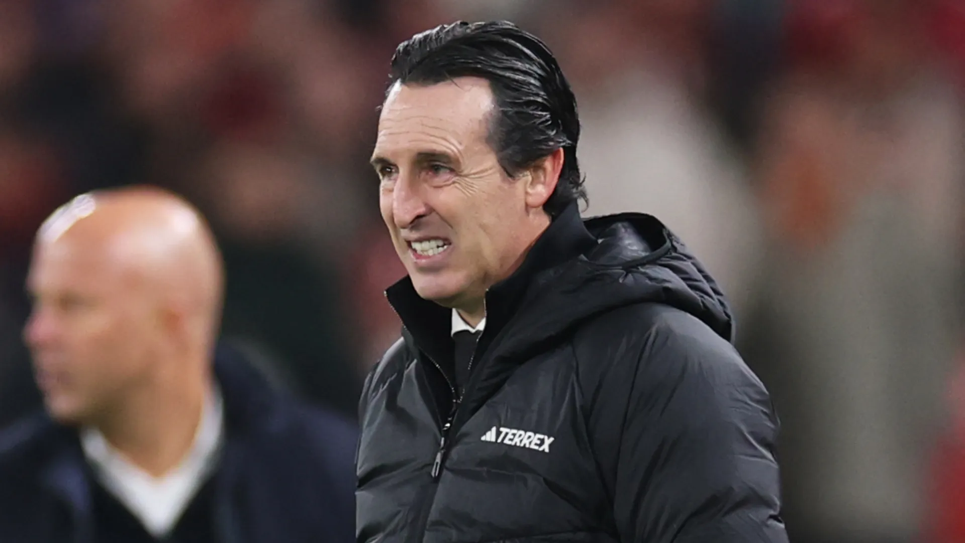 Unai Emery durante jogo do Aston Villa contra o Liverpool