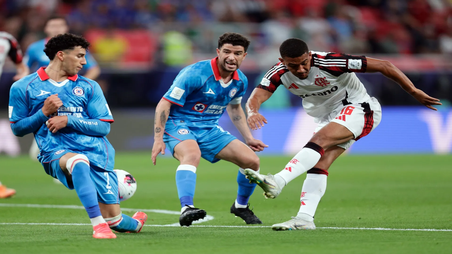 Lance de Flamengo e Cruz Azul – Getty Images/Getty Images