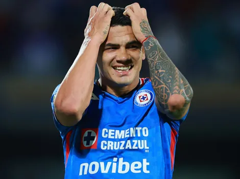 Artilheiro do Cruz Azul faz jogo apagado e é eliminado pelo Flamengo