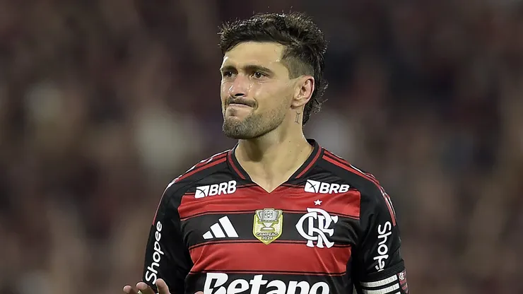 Jornal uruguaio destaca Arrascaeta em avanço do Flamengo na Copa Intercontinental. (Photo by Dhavid Normando/Getty Images)