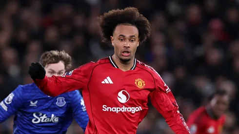 Manchester United priorizará reposições em janeiro caso Zirkzee e Mainoo saiam. (Photo by Alex Livesey/Getty Images)