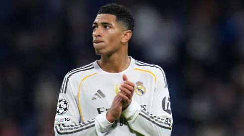 Bellingham é acusado de tentar derrubar Xabi Alonso do Real Madrid. (Foto: Aitor Alcalde/Getty Images)