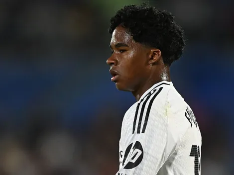 Endrick acerta o travessão em Real Madrid x Manchester City