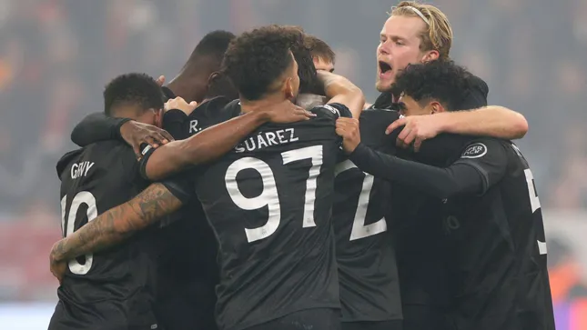 Jogadores do Sporting comemoram gol durante partida Liga dos Campeões. Foto: Adam Pretty/Getty Images