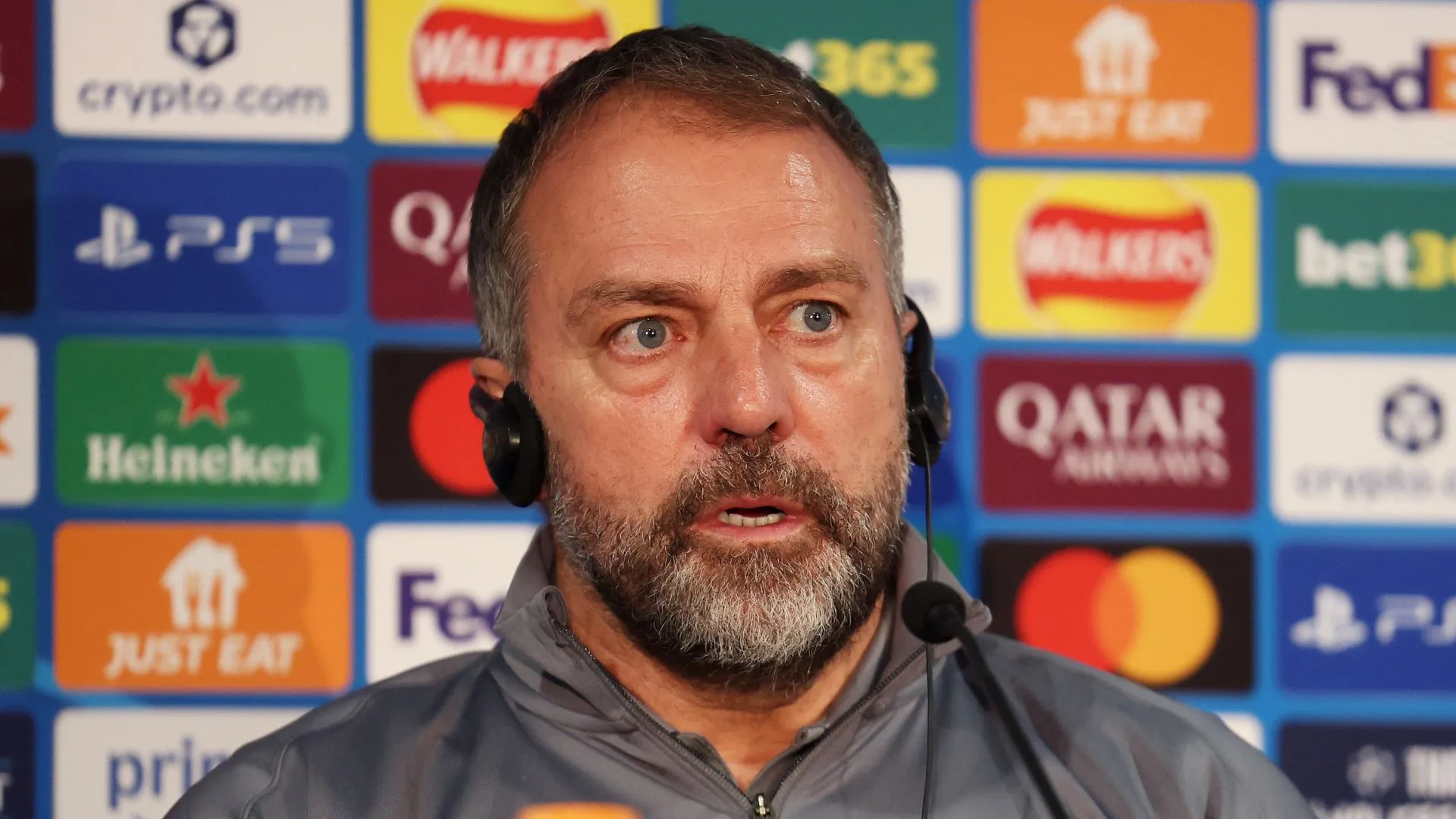 Hansi Flick, técnico do Barcelona (foto: Andrew Redington/Getty Images)