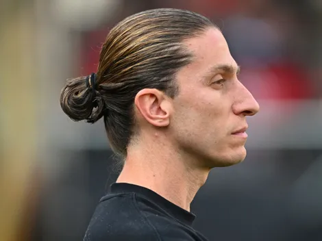 Filipe Luís dá conselho a Salah, do Liverpool