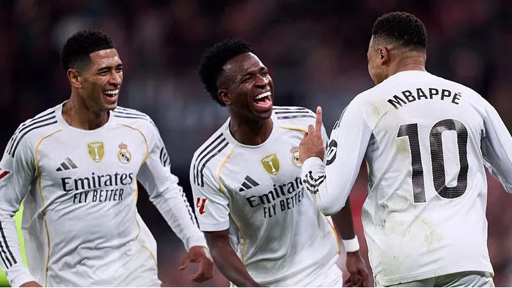 Mbappé, Bellingham e Vini JR e outros jogadores receberam aviso no Real Madrid que precisam melhorar o desempenho, caso contrário serão criticados (Foto: Juan Manuel Serrano Arce/Getty Images)