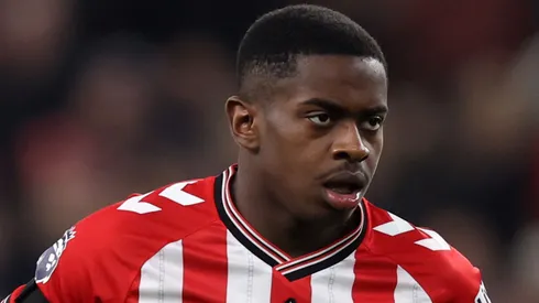 Noah Sadiki é o alvo principal do Manchester United. Foto: George Wood/Getty Images