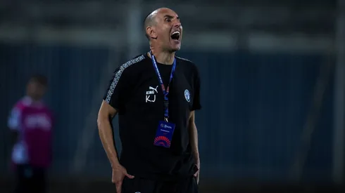 O técnico Krunoslav Jurcic em jogo do Pyramids (IMAGO / NurPhoto)